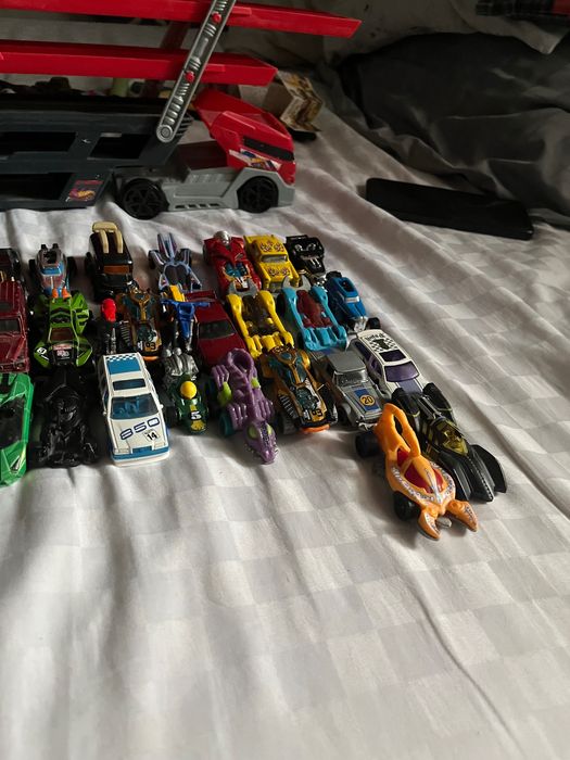 Продам машинки hotwels хотвилс