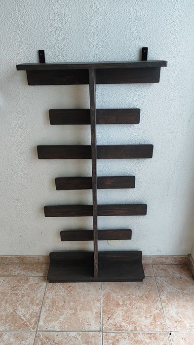 Garrafeira de Madeira – Suporte para 13 Garrafas, Elegante e Compacta