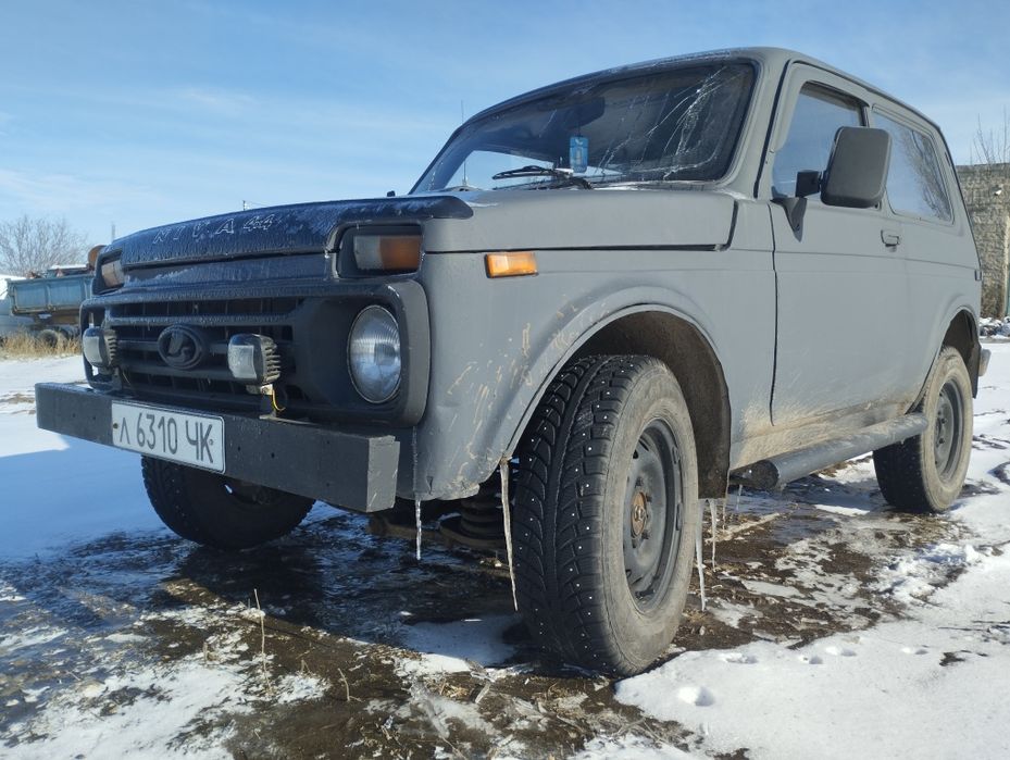 Ваз нива .все работает,резина новая.