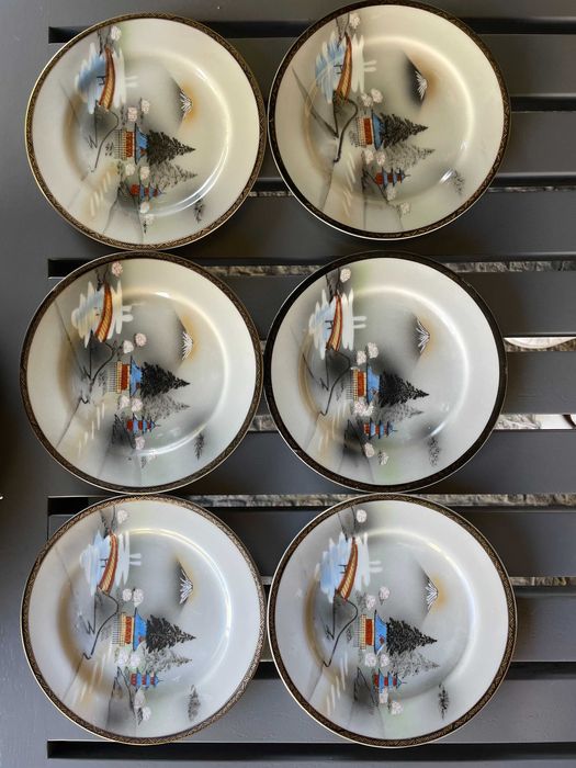 Vários pratos de Porcelana da China pintada a mão