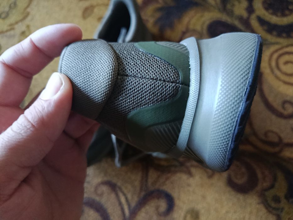 Оригинальні кросівки adidas. Нові!