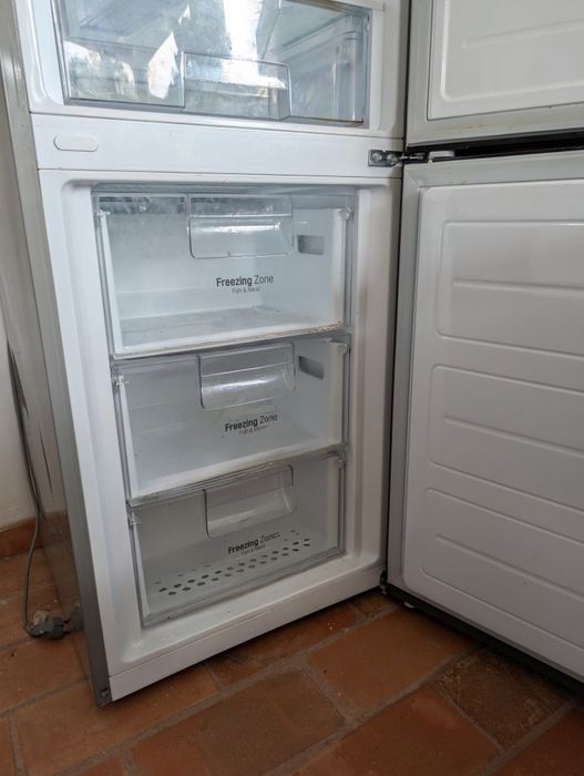 Frigorífico Combinado LG Smart Inverter (Total No Frost) - Inox