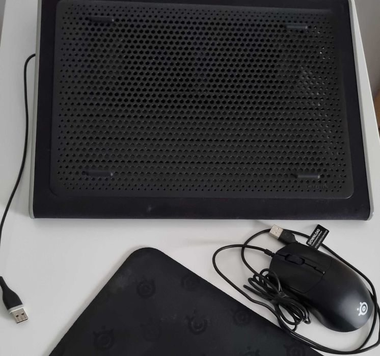 Targus AWE55 chłodząca aktywna (2 wentylatory) do 17"