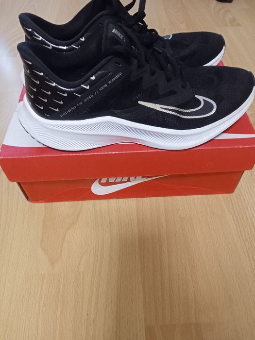 Кросівки Skechers  розмір 38,5