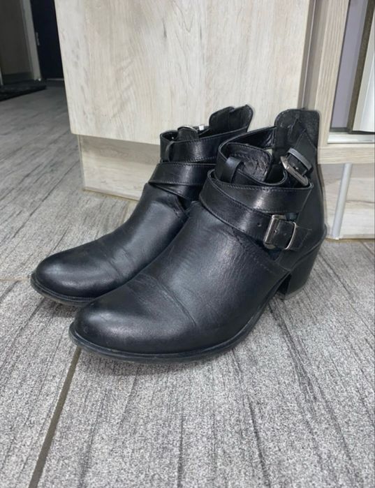 Czarne botki Lasocki