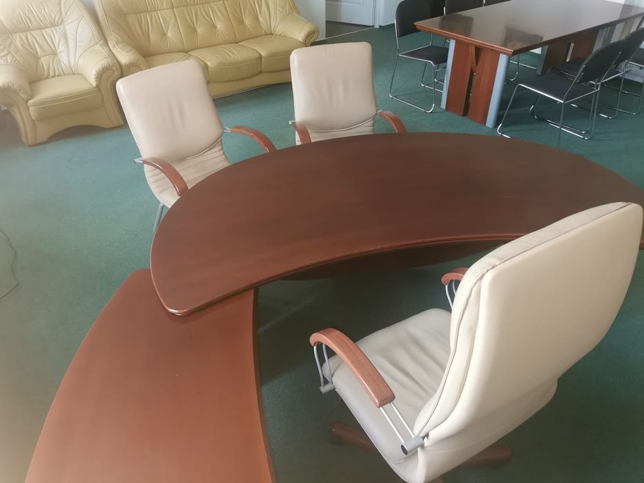 Biurko z fotelami sprzedam