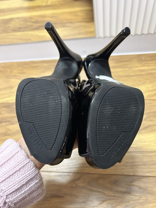 Buty na obcasie Szpilki Guess