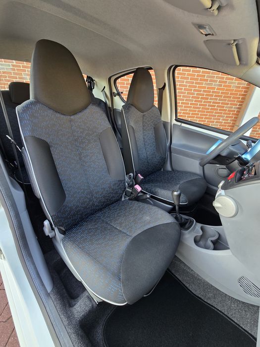 Peugeot 107 1.0 Urban  |  AR CONDICIONADO