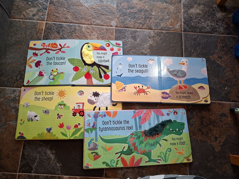4 livros de criança com som de animais. Em inglês.
