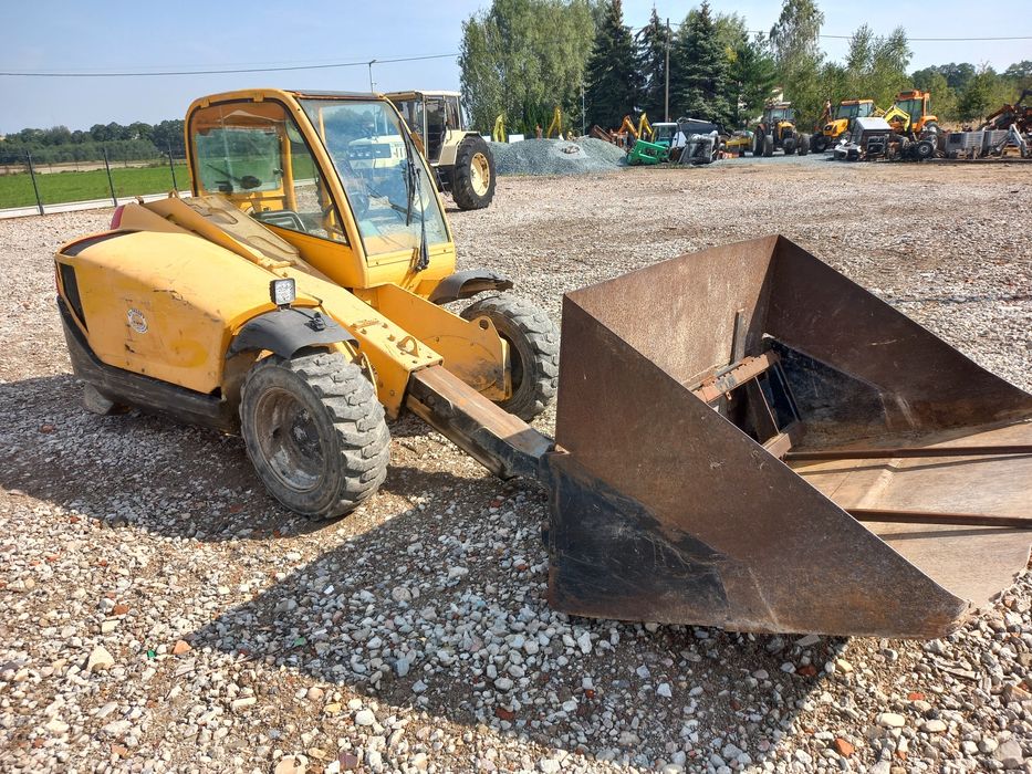 Mała ładowarka teleskopowa Manitou zwinna  sekretna jak Merlo  claas