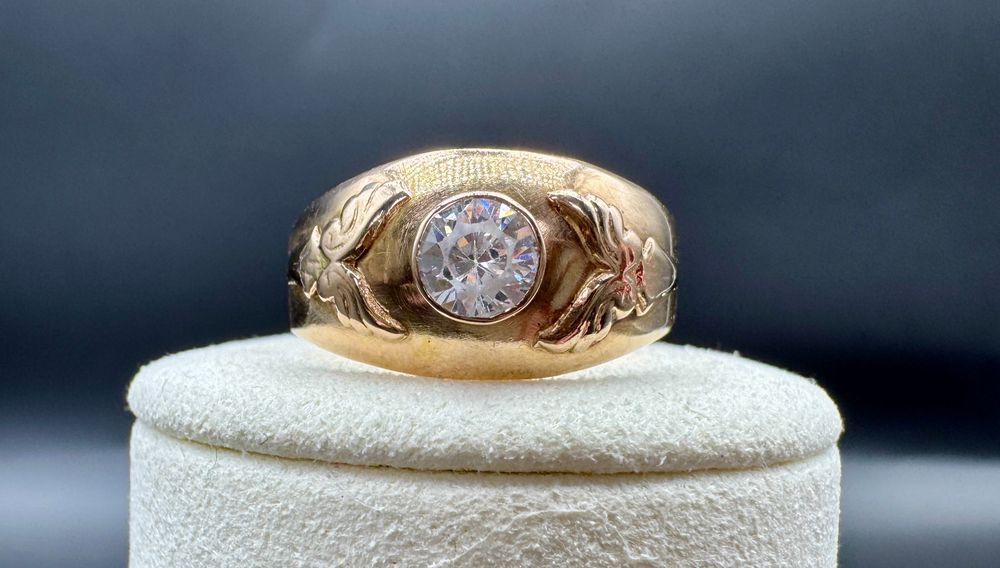 Złoty pierścionek z cyrkonią; 14ct 585, waga: 3,24g, rozmiar: 20