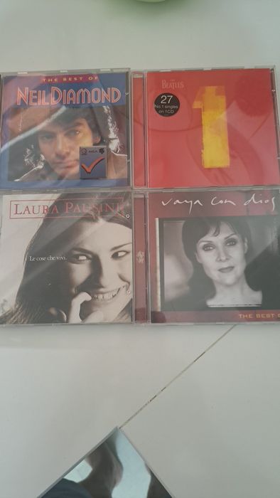 CDs de música em bom estado