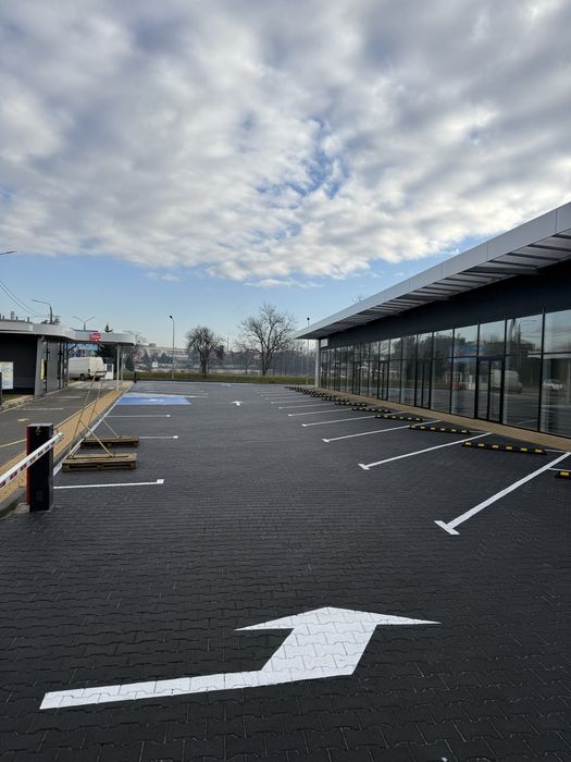 Продам комерційні приміщення. Світло є завжди !