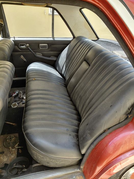 Mercedes-Benz W115 220D – 1977