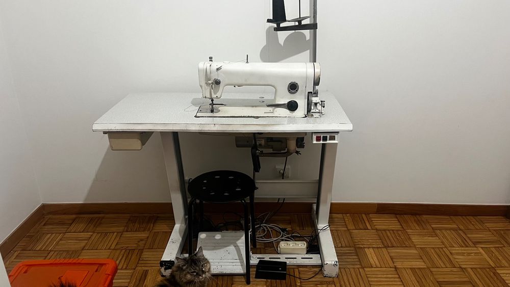 Máquina costura industrial