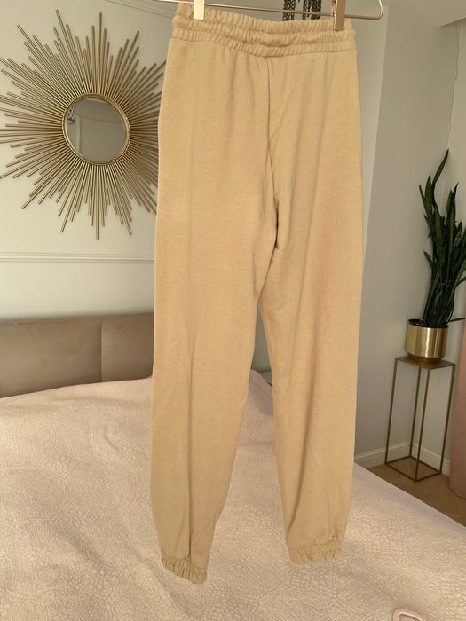 Stradivarius joggery spodnie dresowe dresy beżowe camel kremowe