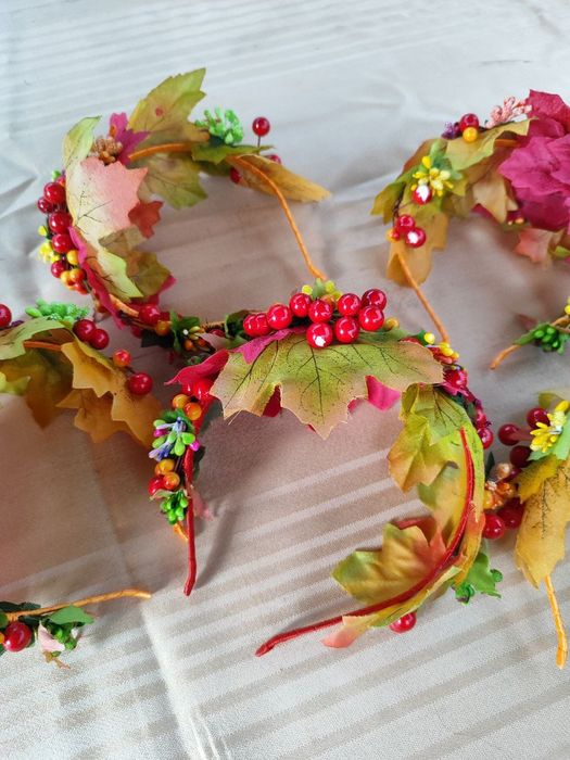 Віночок(обруч),декорований  осіннім листям та ягодами калини