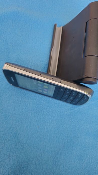 Telefon Nokia 203. Ładna.