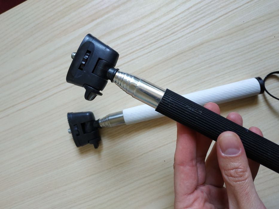 Селфипалка для телефона экшн камеры черная белая длинная