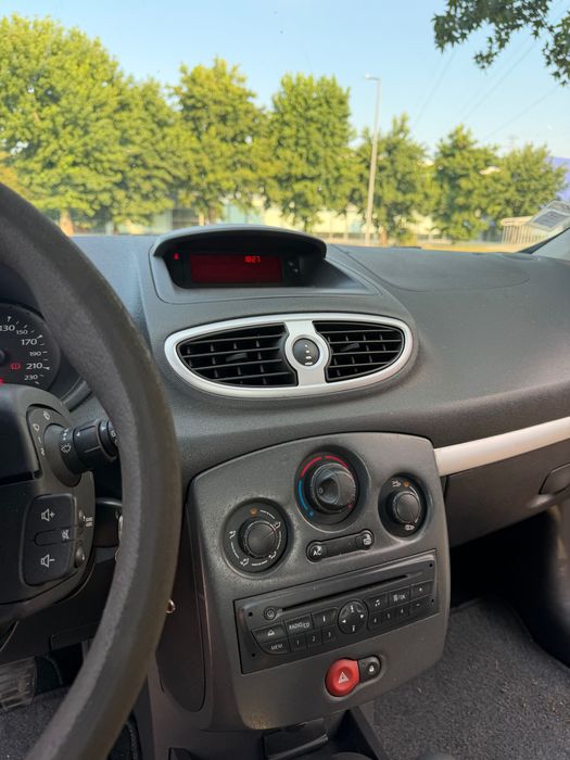 Carro Renault Clio