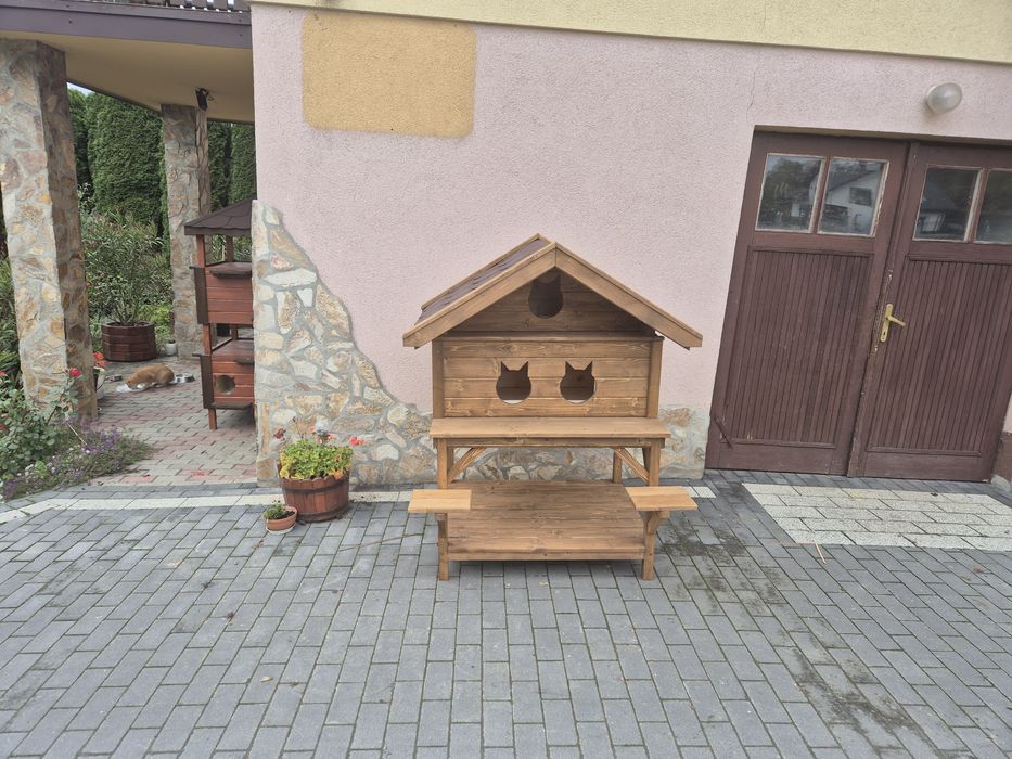 Buda dla trzech  kotów