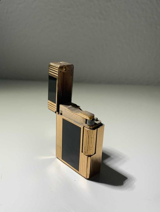 Isqueiro de ouro Dupont