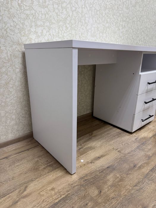 Продам стол письмений