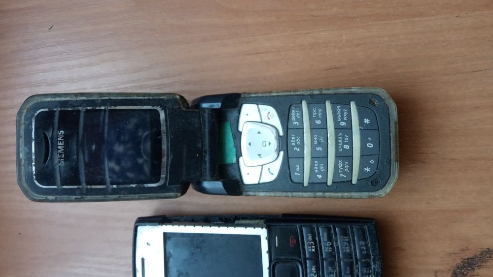 Телефони різні старі