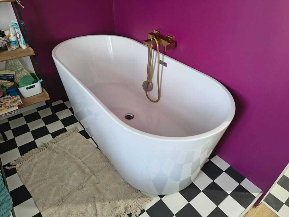 Wanna wolnostojąca z baterią i słuchawką, ok. 160 cm na 75 cm
