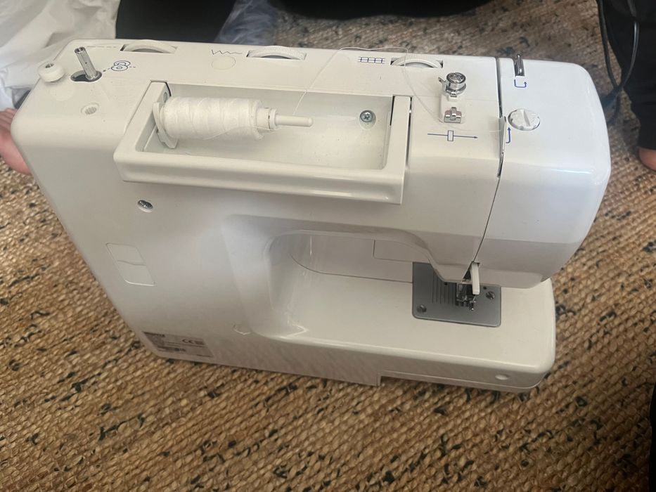 Maszyna do szycia Minerva M832B – używana, w dobrym stanie, 300 zł