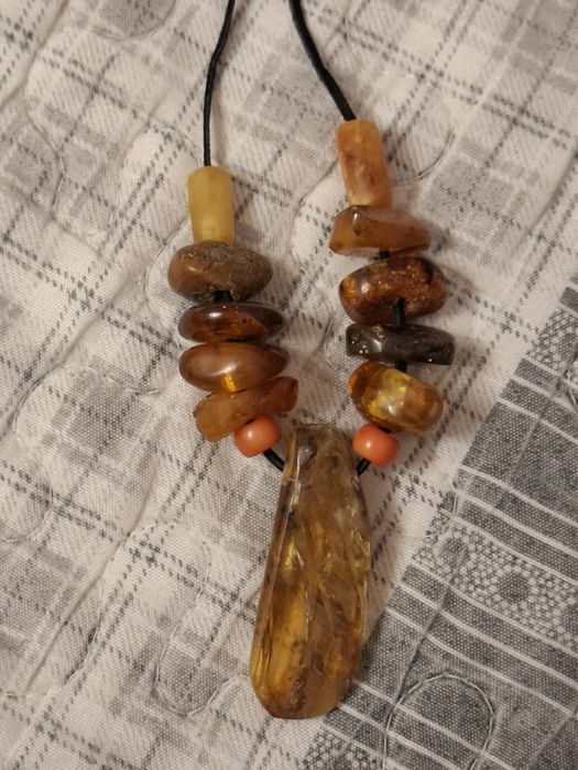 Naszyjnik bursztynowy.