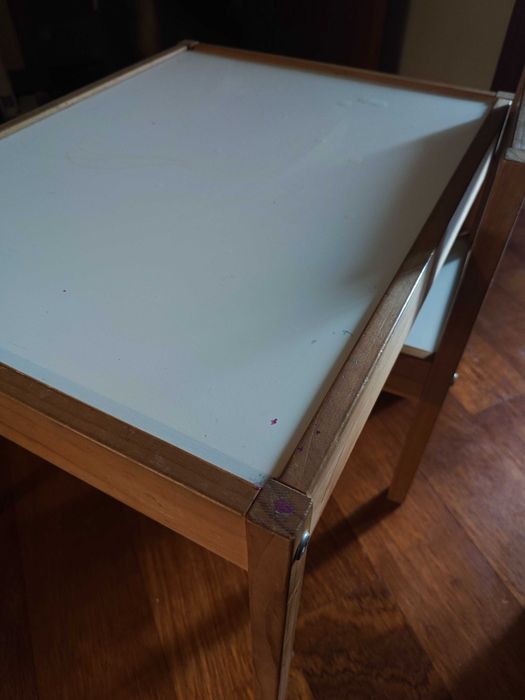 Mesa p/ criança c/ 2 cadeiras (ikea)
