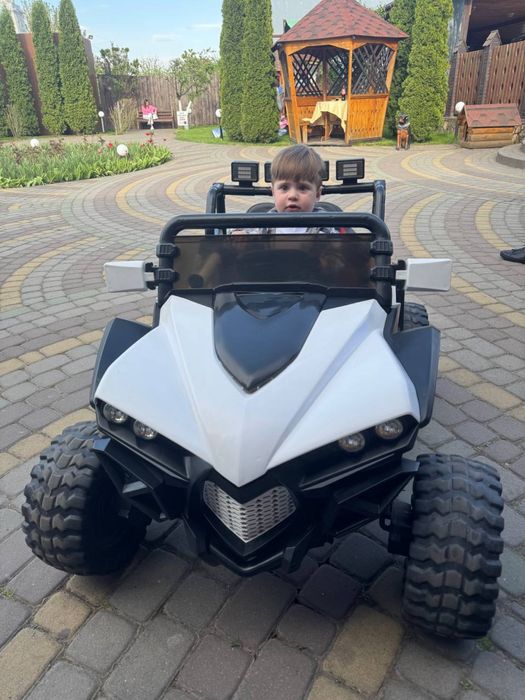Баггі дитячий квадроцикл машинка у відмінному стані