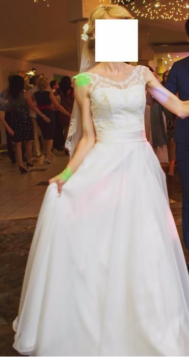 Suknia ślubna z koronką -litera A