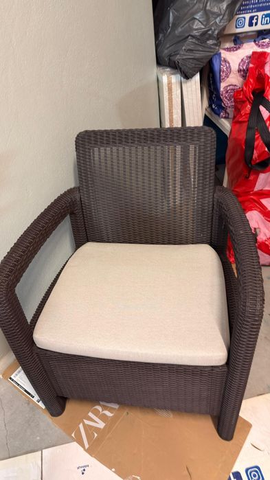 Conjunto relax de 4 lugares em resina castanha