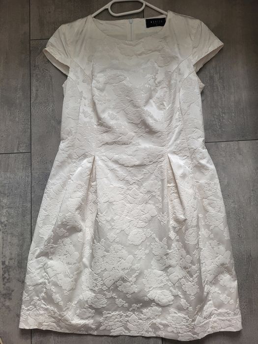 Śmietankowa sukienka