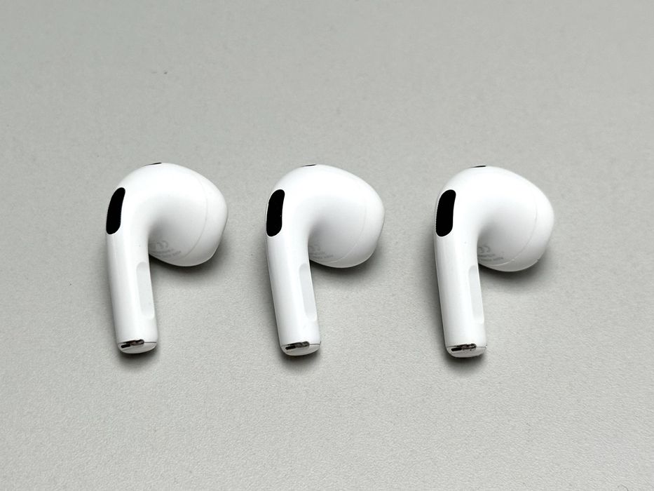 oryginalna prawa słuchawka AirPods 3 generacji .