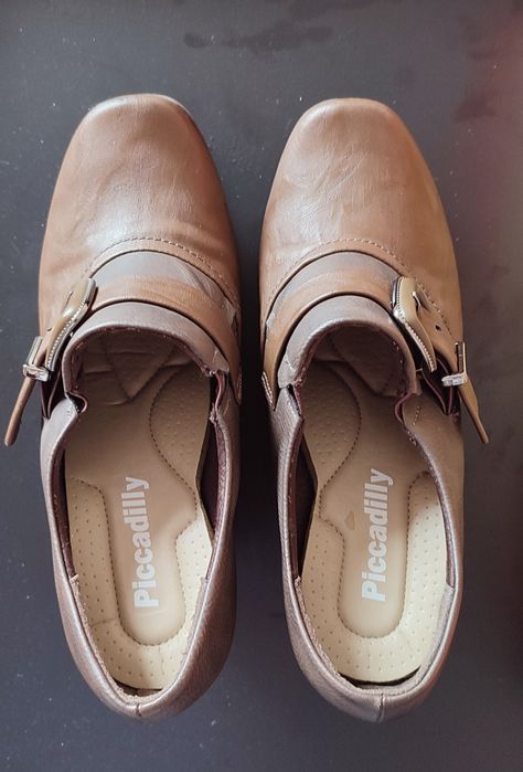 Sapatos Piccadilly originais em tom castanho, muito confortáveis e leves, com salto 7 cm, tamanho EU 36