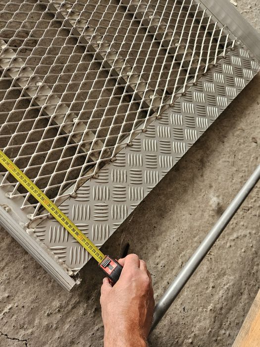 Пандус, трап або платформа для завантаження інвалідних візків