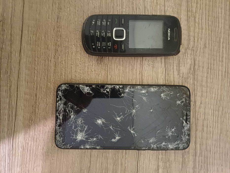Продам телефоны.