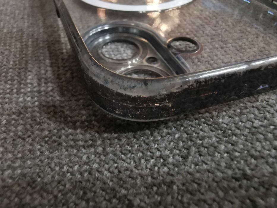 Etui do iPhonie 16