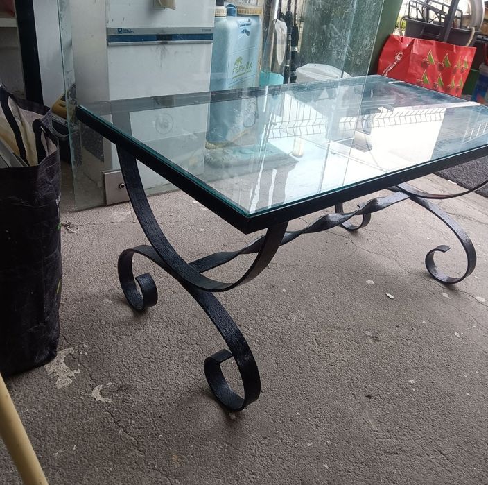 Mesa de centro estilo antigo