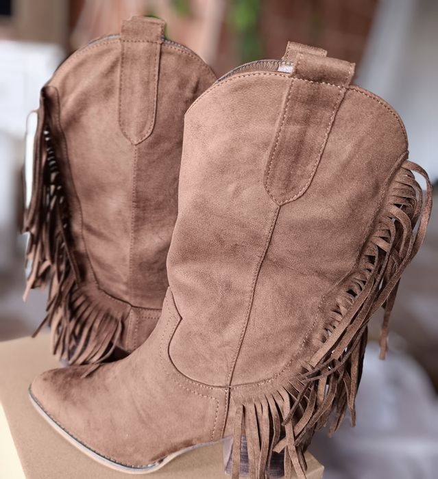 Bota/ texana n 39 em camurça camel com franja.Novas nunca usadas