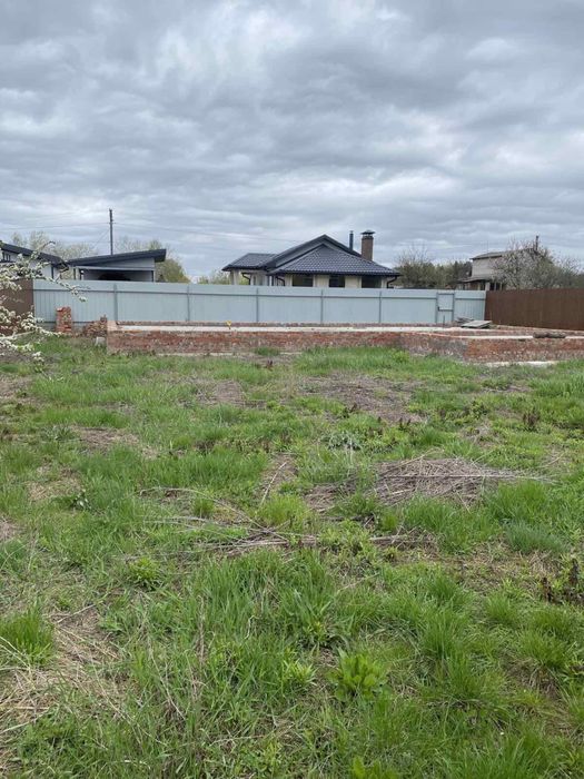 Земельна ділянка з фундаментом