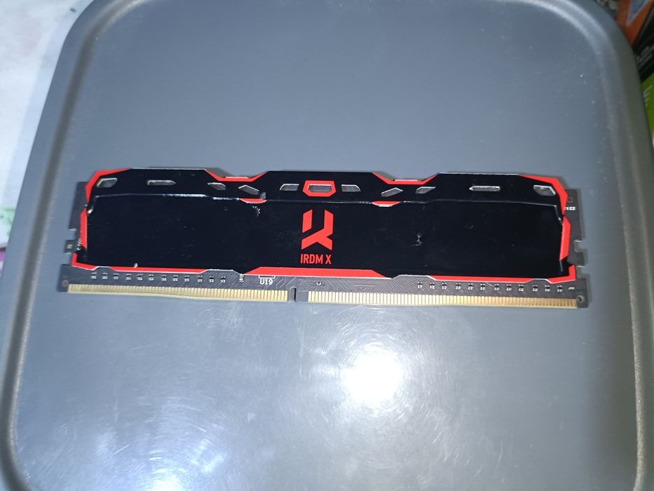 Продам OЗУ 8 GB/3000 Mhz IRDM X DDR4