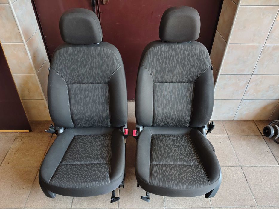 Fotele Opel Astra J kombi 2015r. Komplet ładne bez uszkodzeń.
