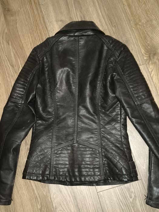 Жіноча кожанка !