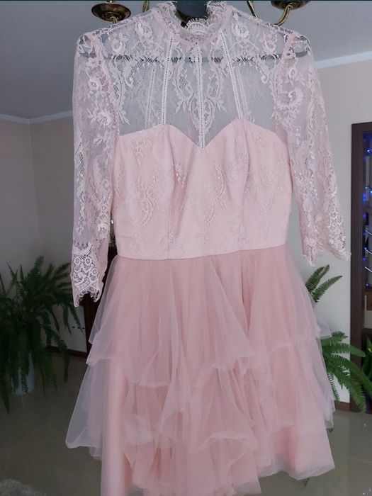 Sukienka pudrowy róż tiulowa koronkowa XS Chi chi London petite