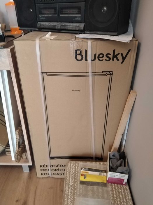 Nowa mała lodówka pod blatowa BLUESKY ( zapakowana ) BTT970W-19