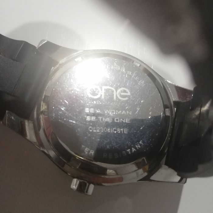 Relógio ONE falta 1 brilhante apenas